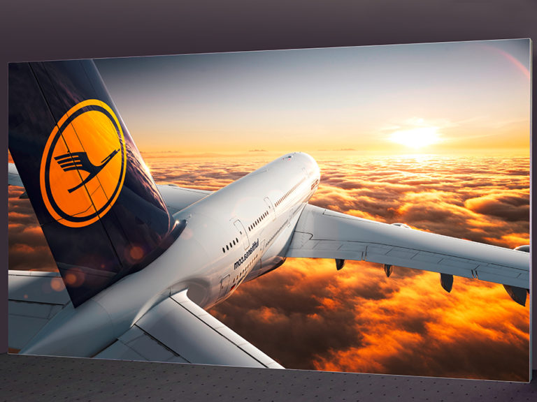 Textil-Messewand Lufthansa 600 x 300 cm ohne sichtbare Standfüße
