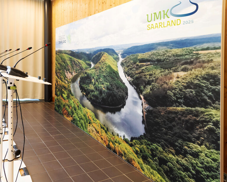 Pressewand-Saarland-400-x-230-cm