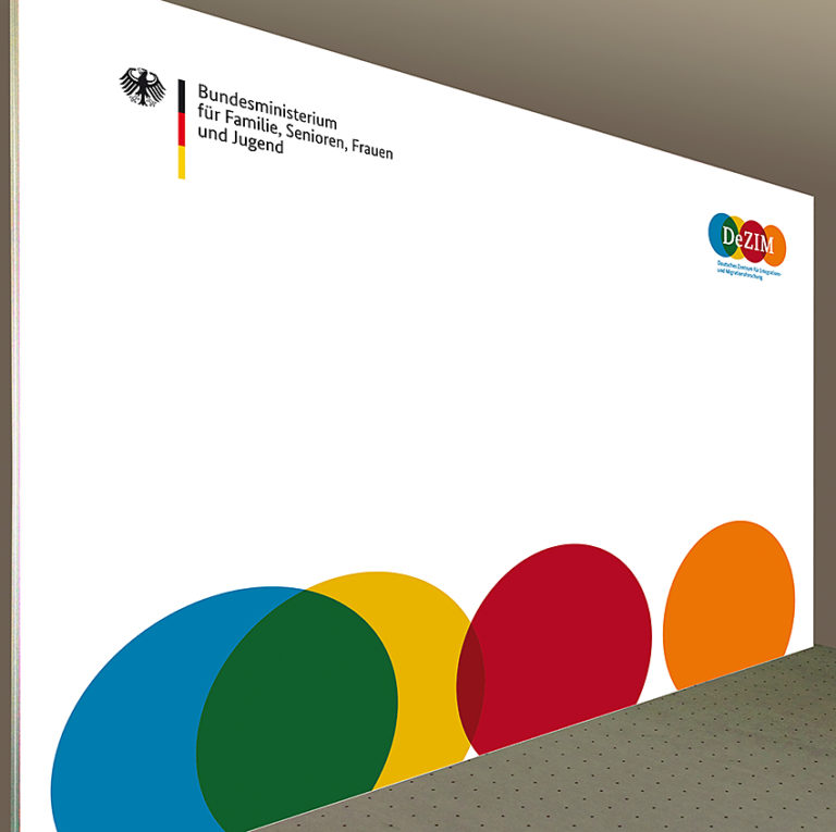 Pressewand 600 x 300 cm