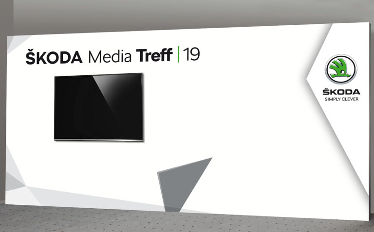 Messewand Skoda mit Monitor